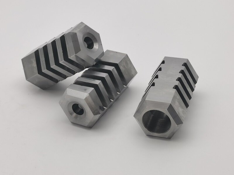 Pièce de connexion à tube hexagonal