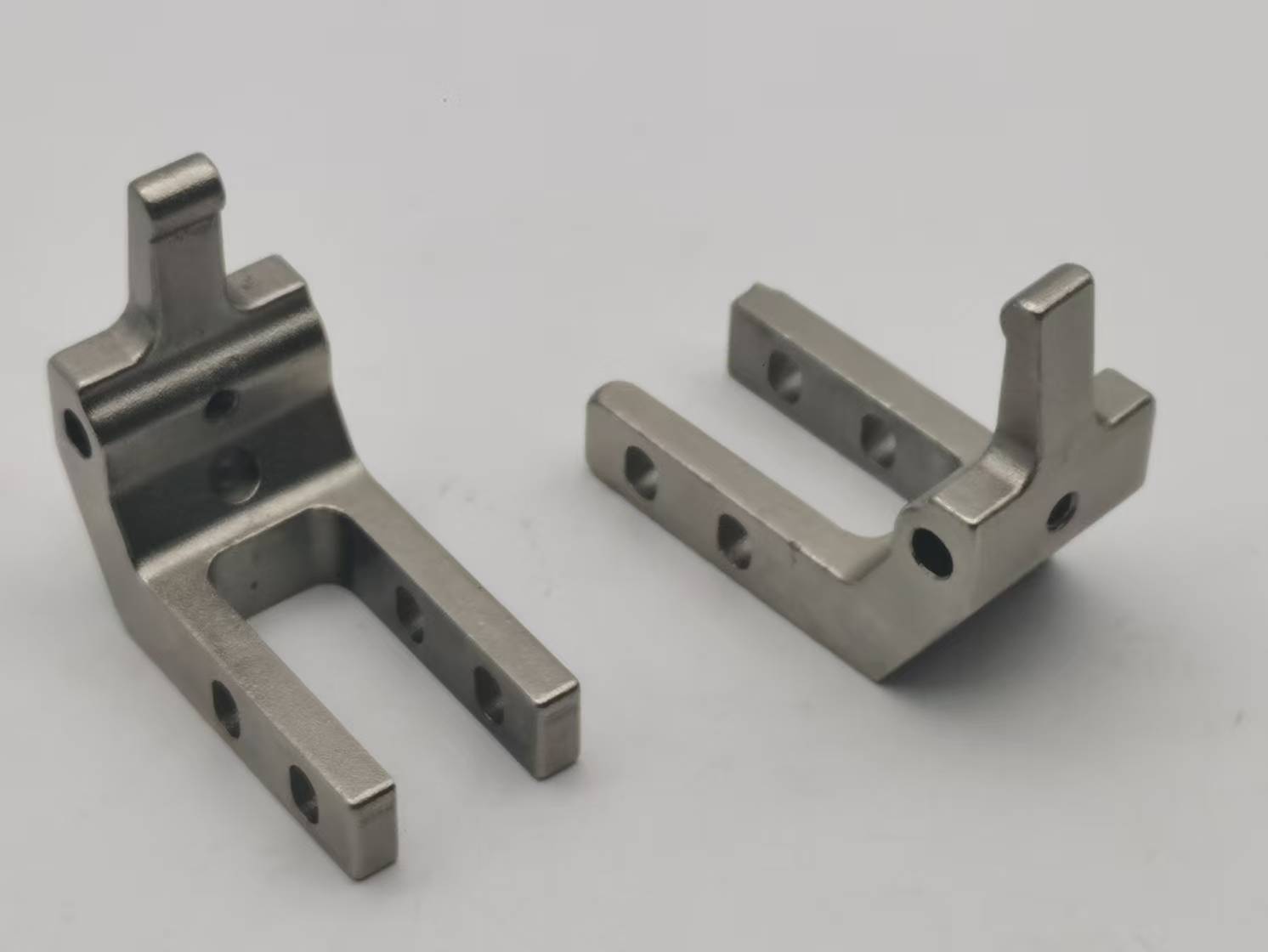 Levier de pivot d'engagement automatique en acier allié de moulage de précision